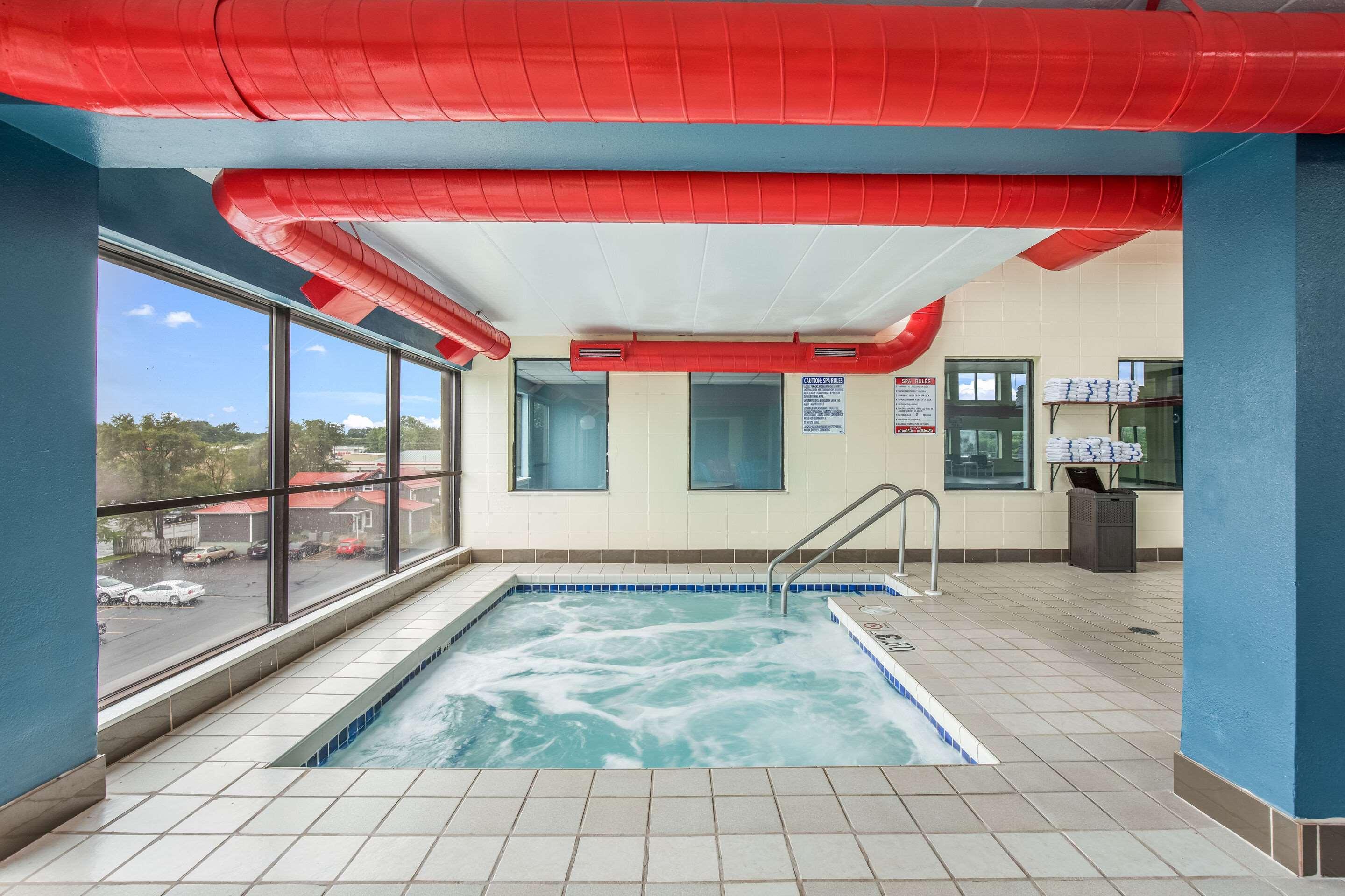 Americinn & Suites By Wyndham Baraboo Event Center Exterior photo