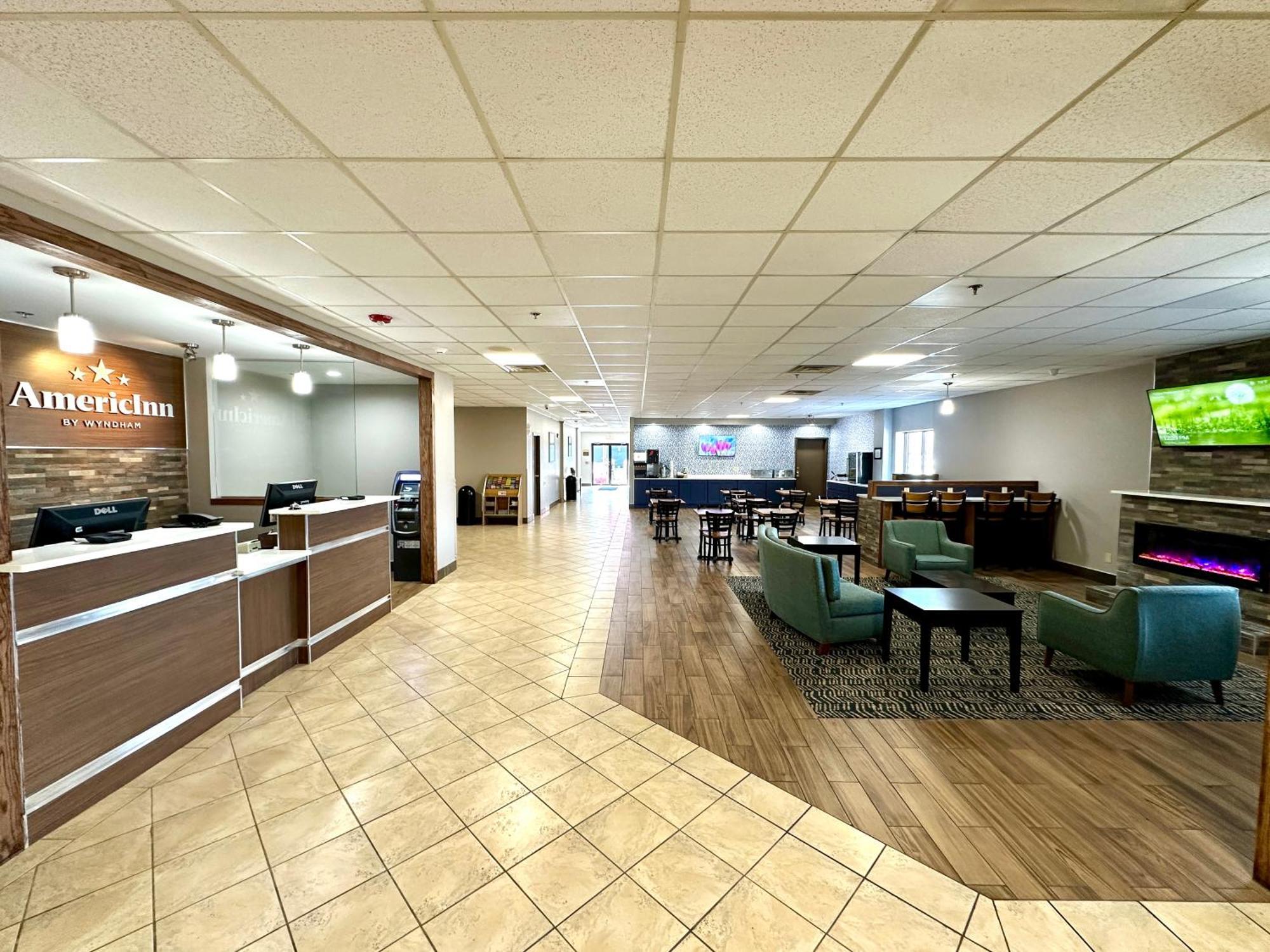 Americinn & Suites By Wyndham Baraboo Event Center Exterior photo