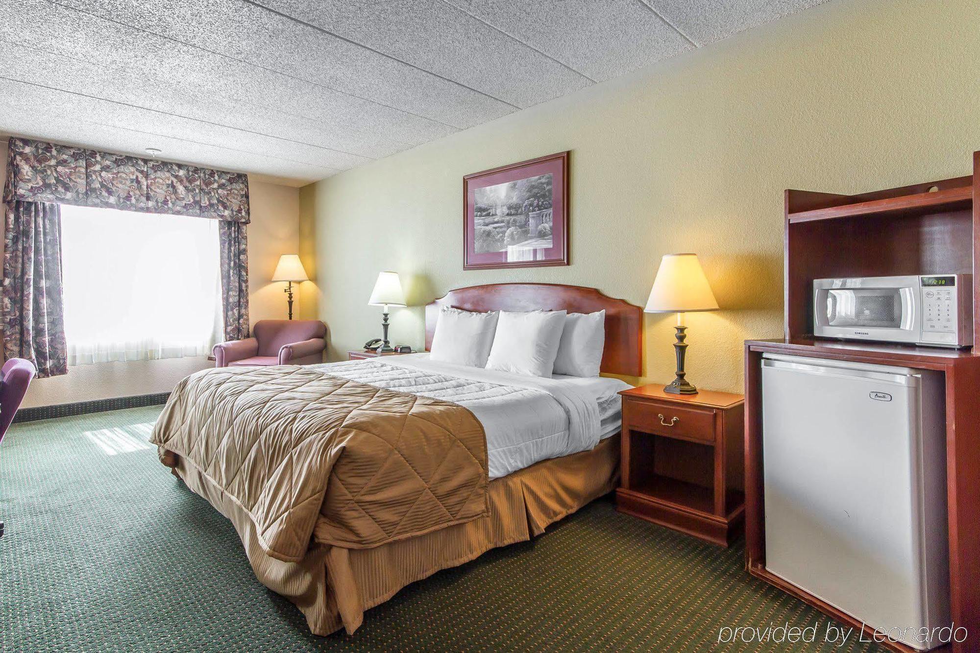 Americinn & Suites By Wyndham Baraboo Event Center Exterior photo